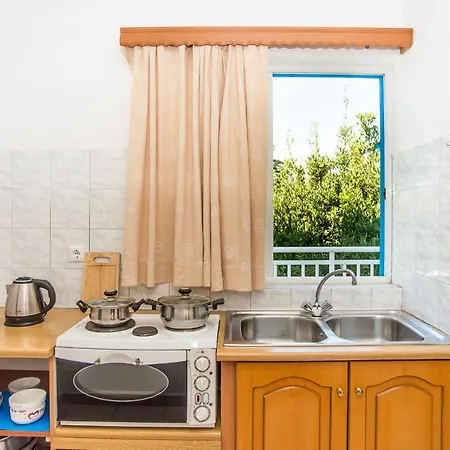 Blue White - Kefallonia Poolside Retreats 아파트호텔