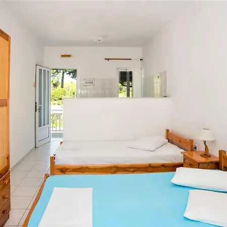 Blue White - Kefallonia Poolside Retreats 4* 스파르티아