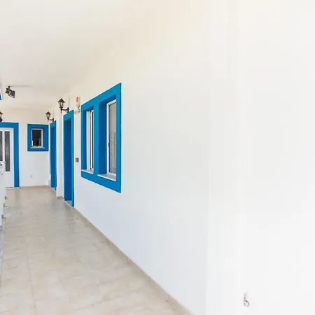 Blue White - Kefallonia Poolside Retreats Hotel apartamentowy