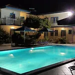 Ξενοδοχείο με διαμερίσματα Blue White - Kefallonia Poolside Retreats Σπαρτιά