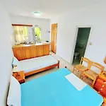 아파트호텔 Blue White - Kefallonia Poolside Retreats 3*