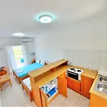 아파트호텔 Blue White - Kefallonia Poolside Retreats 스파르티아