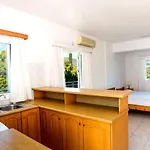 Blue White - Kefallonia Poolside Retreats 아파트호텔