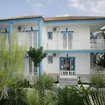 Blue White - Kefallonia Poolside Retreats Апарт-отель Спартия