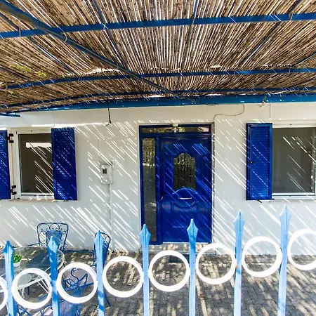 Blue White - Kefallonia Poolside Retreats Apartmanhotel 3*