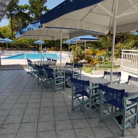 Blue White - Kefallonia Poolside Retreats Apartmanhotel