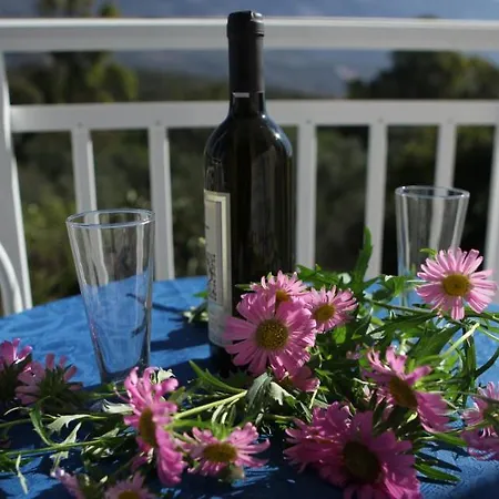 Blue White - Kefallonia Poolside Retreats Apartmanhotel