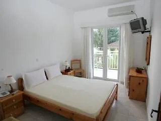 Blue White - Kefallonia Poolside Retreats Apartmanhotel