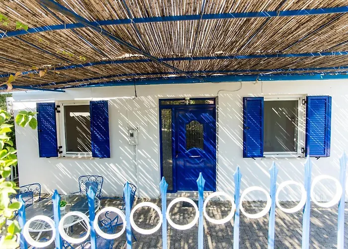 Blue White - Kefallonia Poolside Retreats شقة فندقية 3*