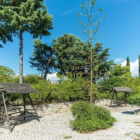 Blue White Apartments - Kefallonia Poolside Retreats Aparthotel Sparta