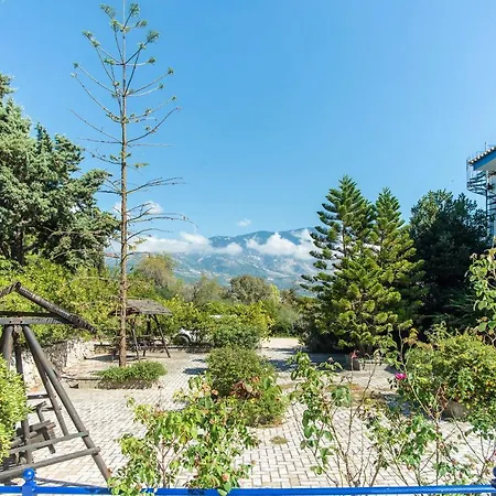 Apart-hotel Blue White - Kefallonia Poolside Retreats Spartià