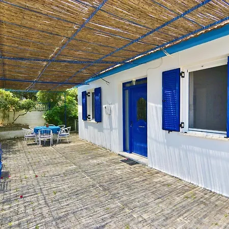 Blue White Apartments - Kefallonia Poolside Retreats 3*