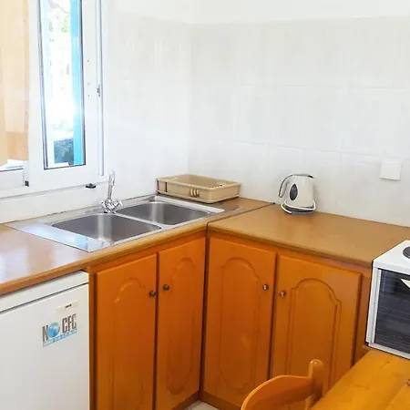 Blue White Apartments - Kefallonia Poolside Retreats 3* Sparta