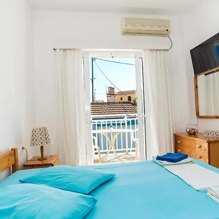 Blue White Apartments - Kefallonia Poolside Retreats 3* Sparta