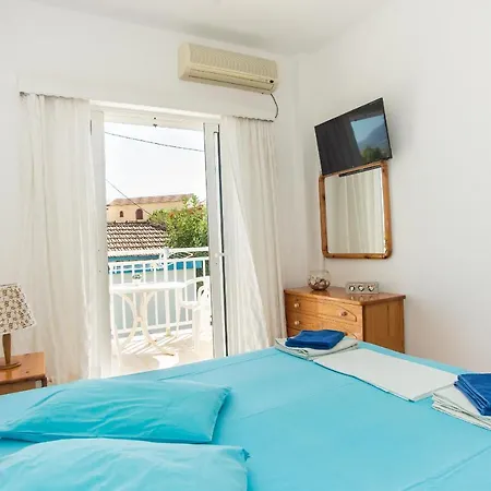 Blue White Apartments - Kefallonia Poolside Retreats 3* Sparta