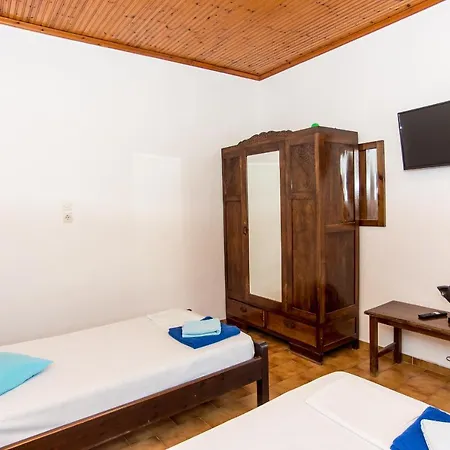 Blue White Apartments - Kefallonia Poolside Retreats Sparta